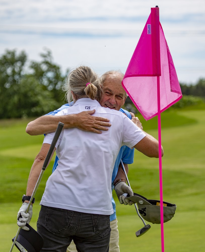 Begge køn støttede den gode sag og fik en solrig golfdag. (FOTO: FRANK UNDALL)